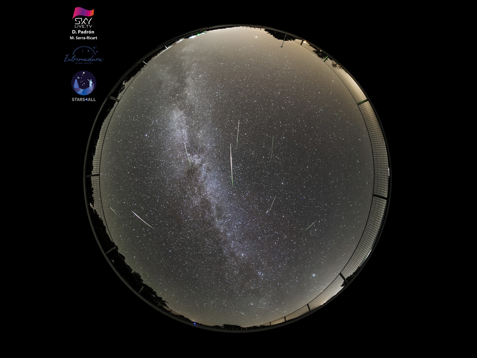 Lluvia de Perseidas y Vía Láctea sobre Extremadura, cielo completo (D. Padrón / M. Serra-Ricart)