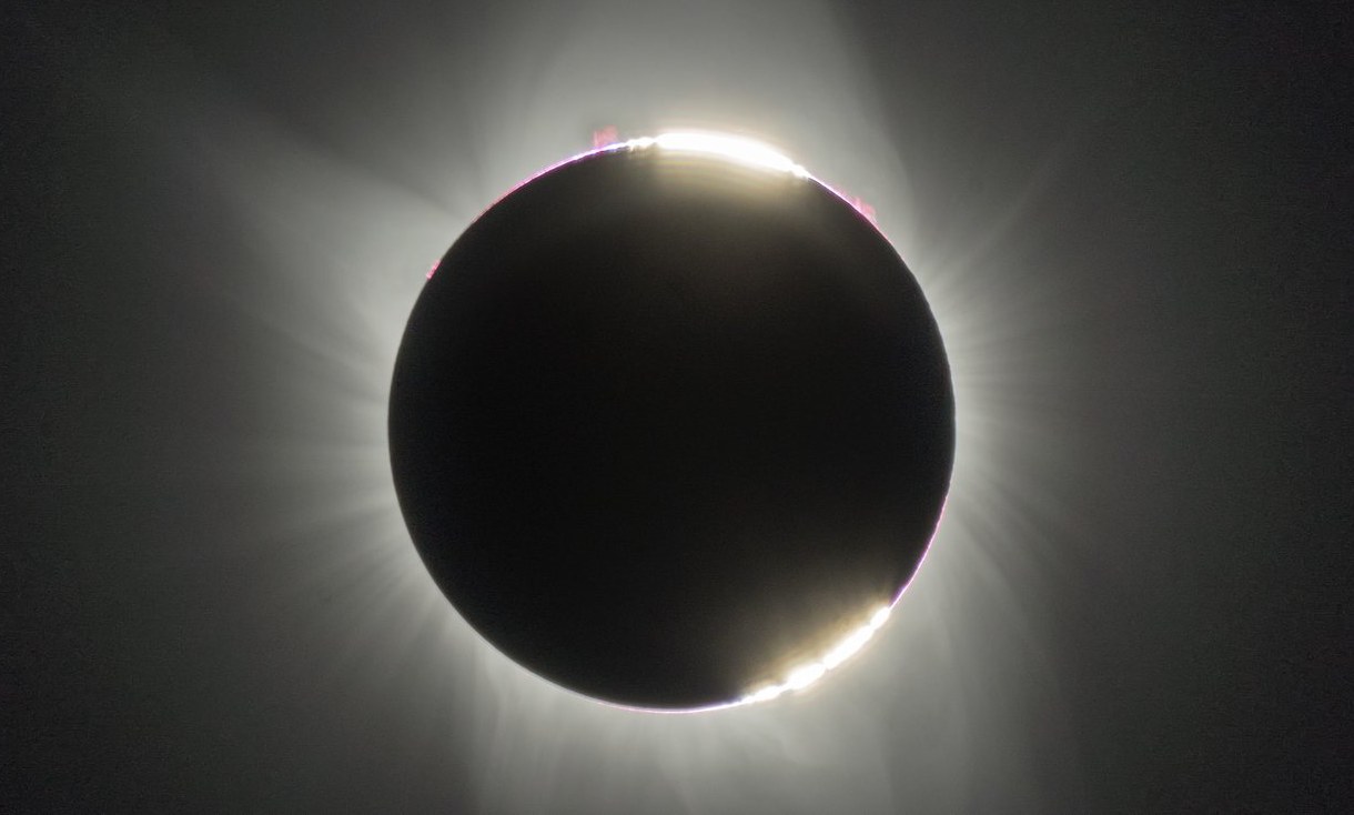 Anillo de diamante durante el eclipse de 2017 en Estados Unidos