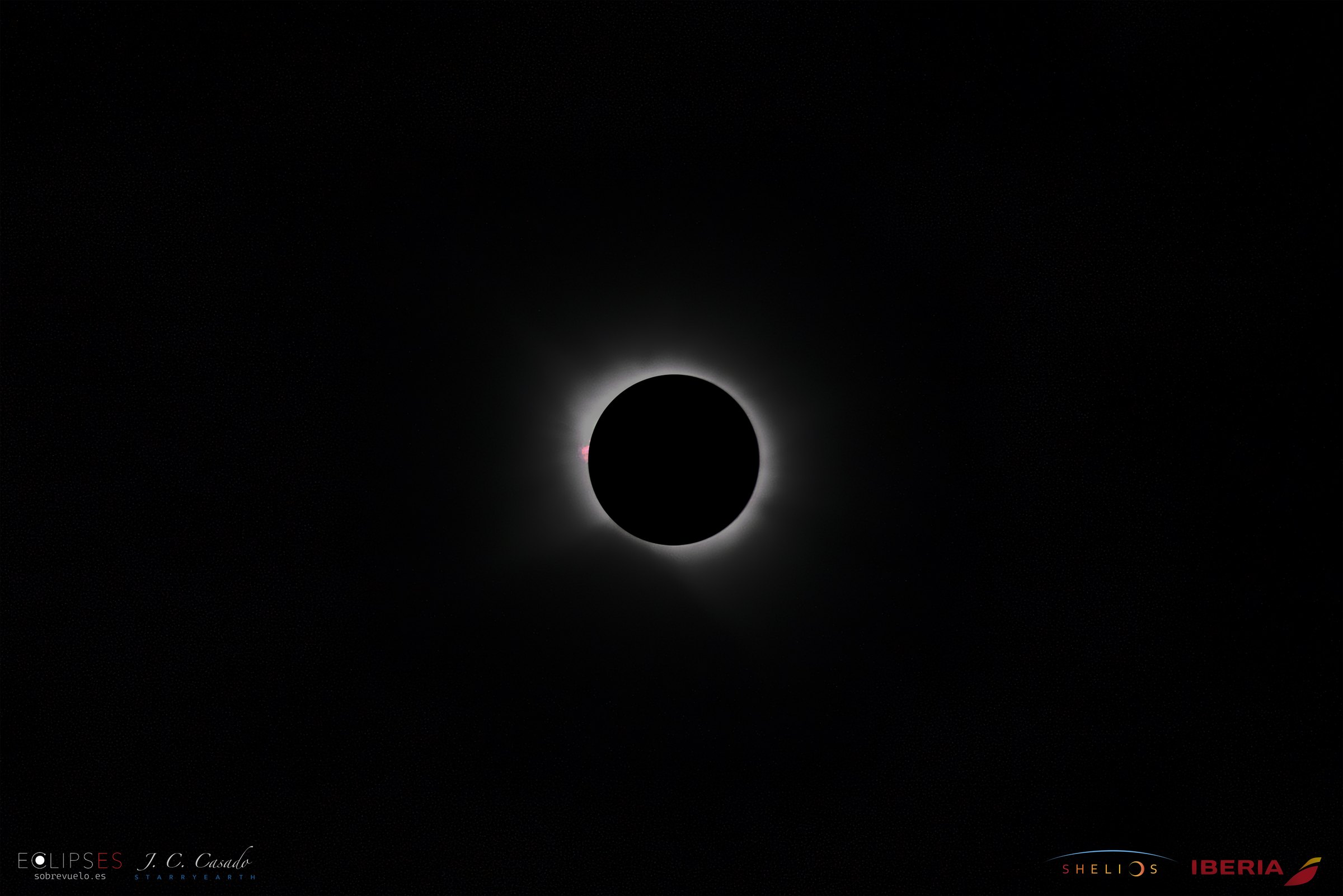 Protuberancias rojizas en el borde de la Luna, con la corona interna